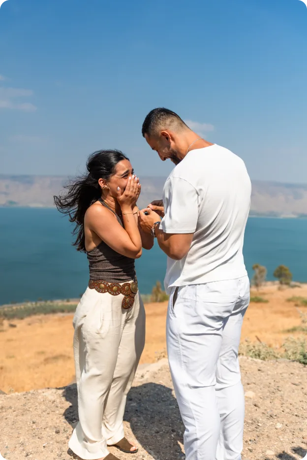 עידו מציע נישואין לאמילי